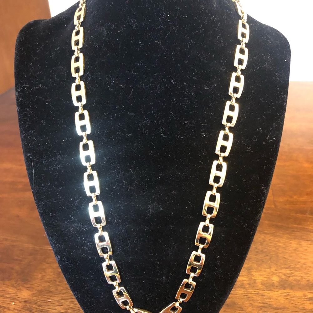 Lot of Six Gold Tone Vintage Costume Jewelry Necklaces - Picture 5 of 12
